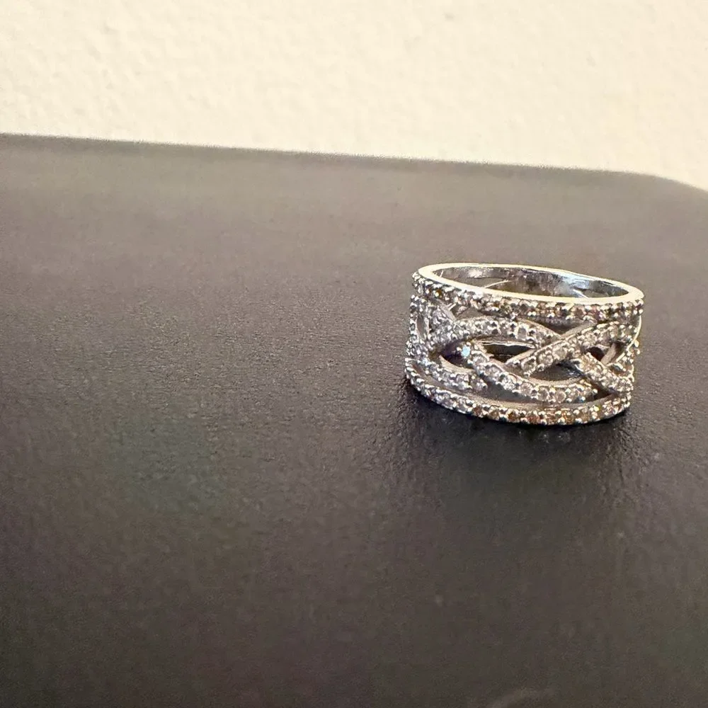 14K Solid Gold Diamond Ring, 0.77 Ctw, size 9.25, 8.20 grams of 14k gold